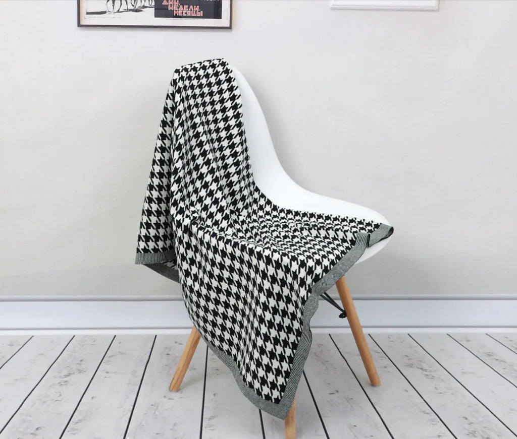 Soft Cotton Baby Blanket with Houndstooth Pattern